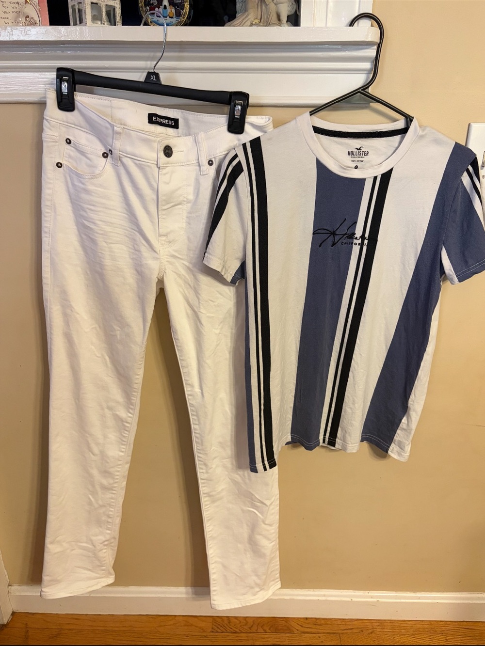 Express Men's Skinny Jeans in White and hollister top